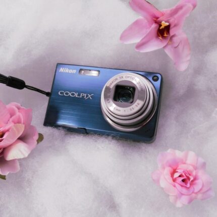 VINTAGEFIND™ blue nikon coolpix s550 digital camera