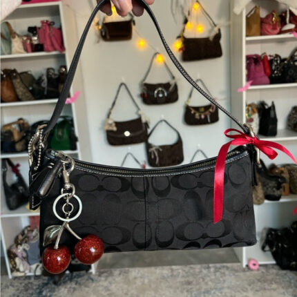 VINTAGEFIND™ y2k coach east west black signature shoulder bag 🍒