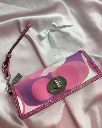 VINTAGEFIND™ pink coach vintage bag 6